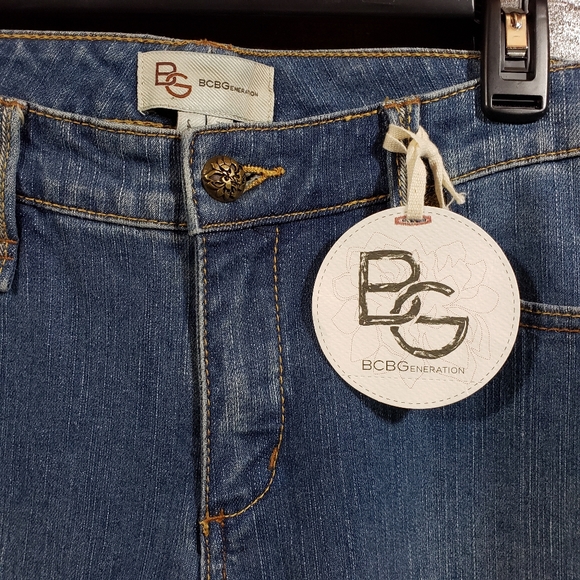 BCBGeneration NWT medium wash straight leg blue jeans size 32 - Picture 2 of 10